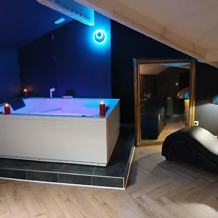 Loft And Charmed Unique A Apartment